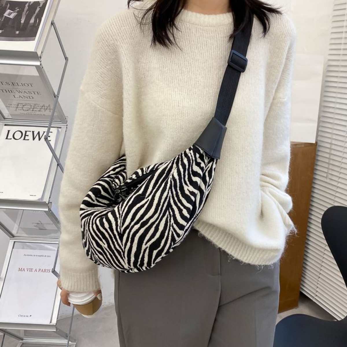 Bag/ゼブラジャカードボディバッグ ST/No.27365