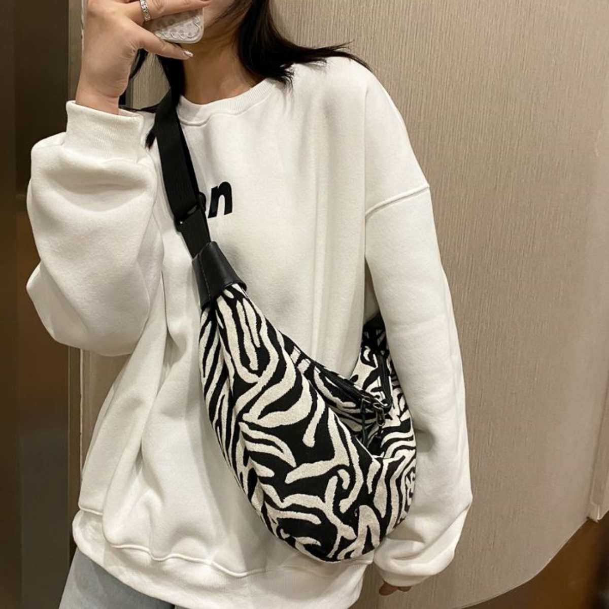 Bag/ゼブラジャカードボディバッグ ST/No.27365