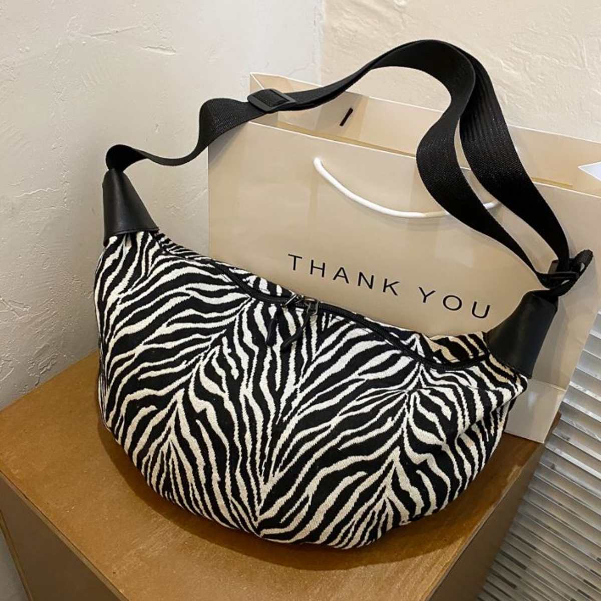 Bag/ゼブラジャカードボディバッグ ST/No.27365