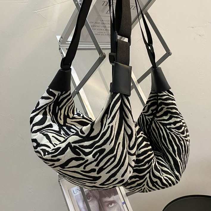 Bag/ゼブラジャカードボディバッグ ST/No.27365