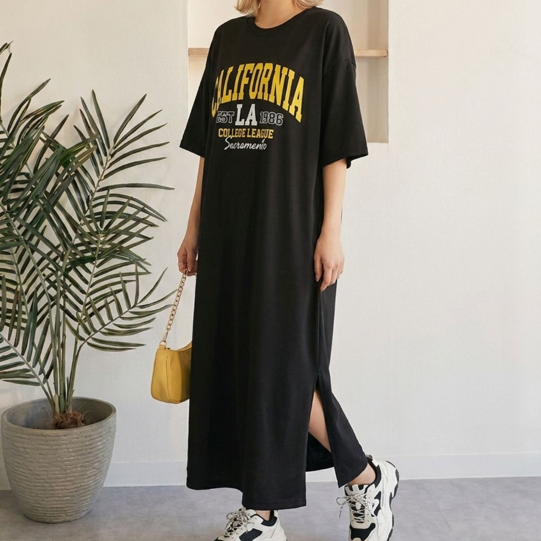夏のモノトーンで魅せる大人の余裕｜カジュアル&フェミニンで叶える4スタイル